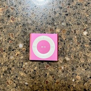 ipod shuffle in pink